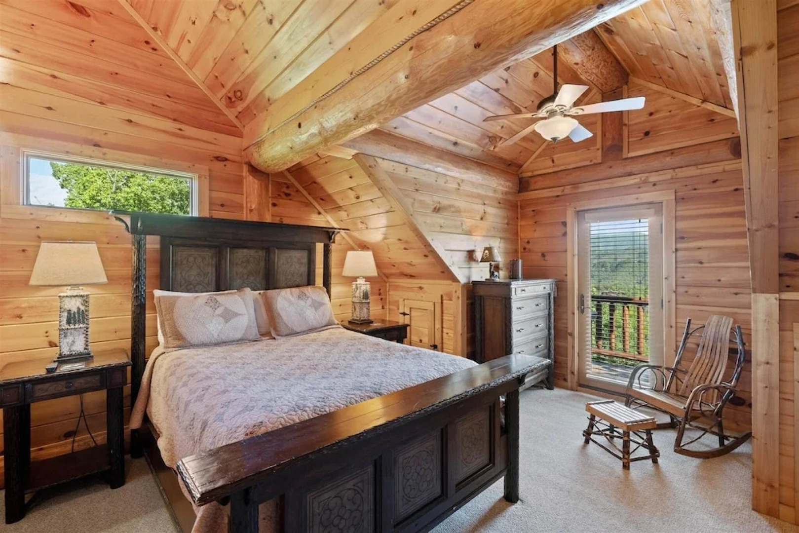 Paradise Point 4 Bedroom Cabin by RedAwning