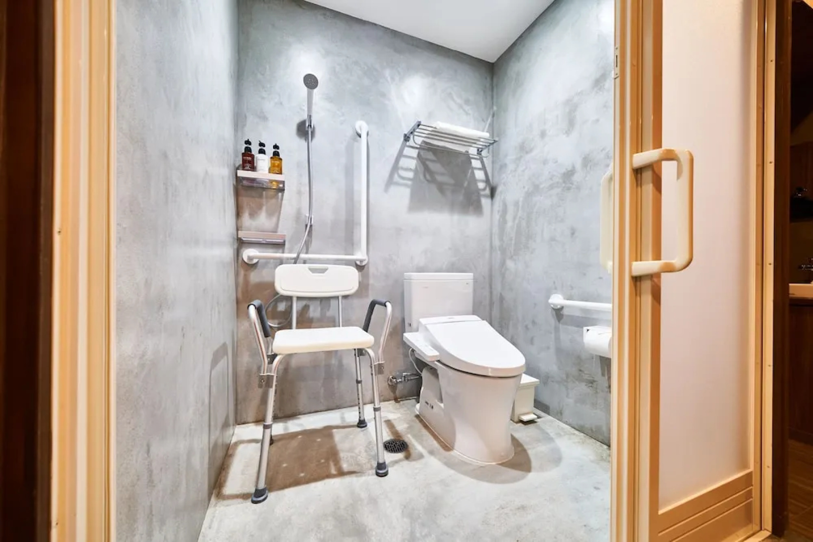 &And Hostel Shinsaibashi East