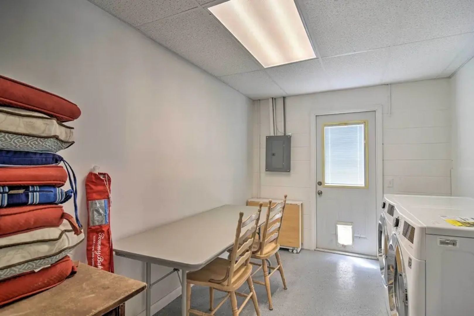 6 Mi to Beaches: Seminole Retreat w/ Pool