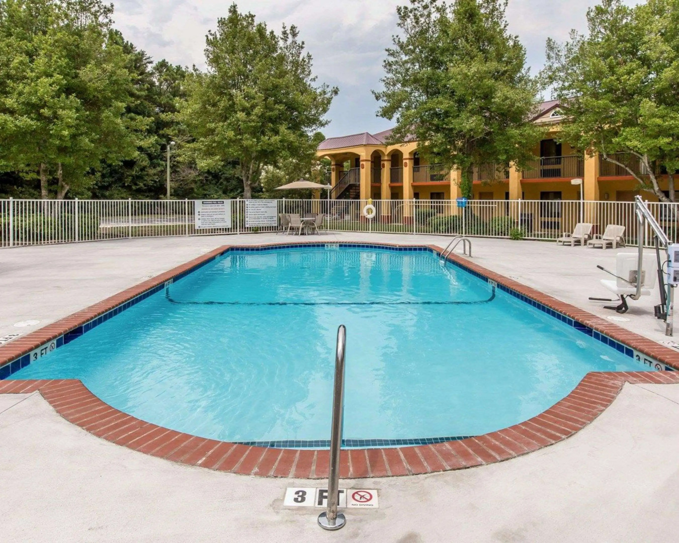 Econo Lodge Dalton West