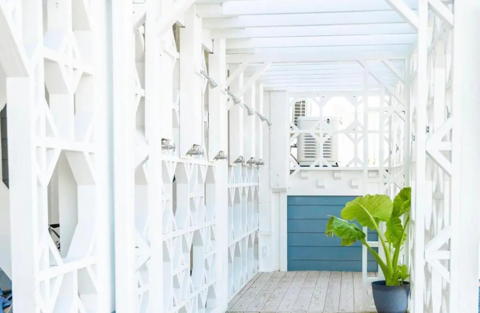 Saltwater 101 1st Floor Barefoot ADA