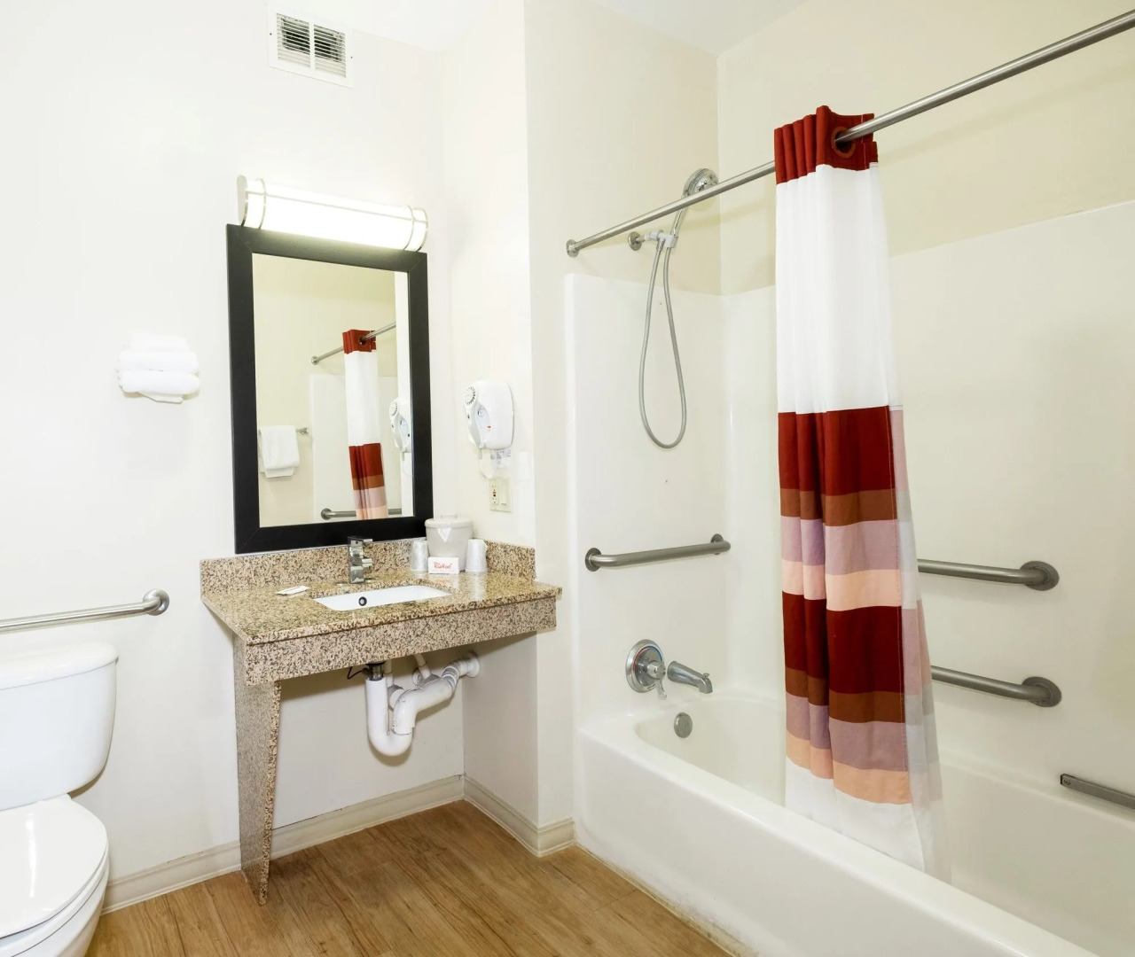 Red Roof Inn & Suites Dover Downtown