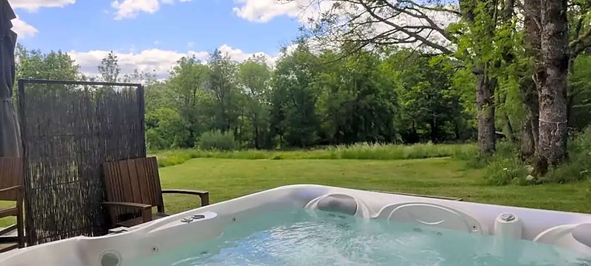 Bulle de Bois, écolodge insolite avec spa privatif au milieu des volcans - Bulles d'Herbe