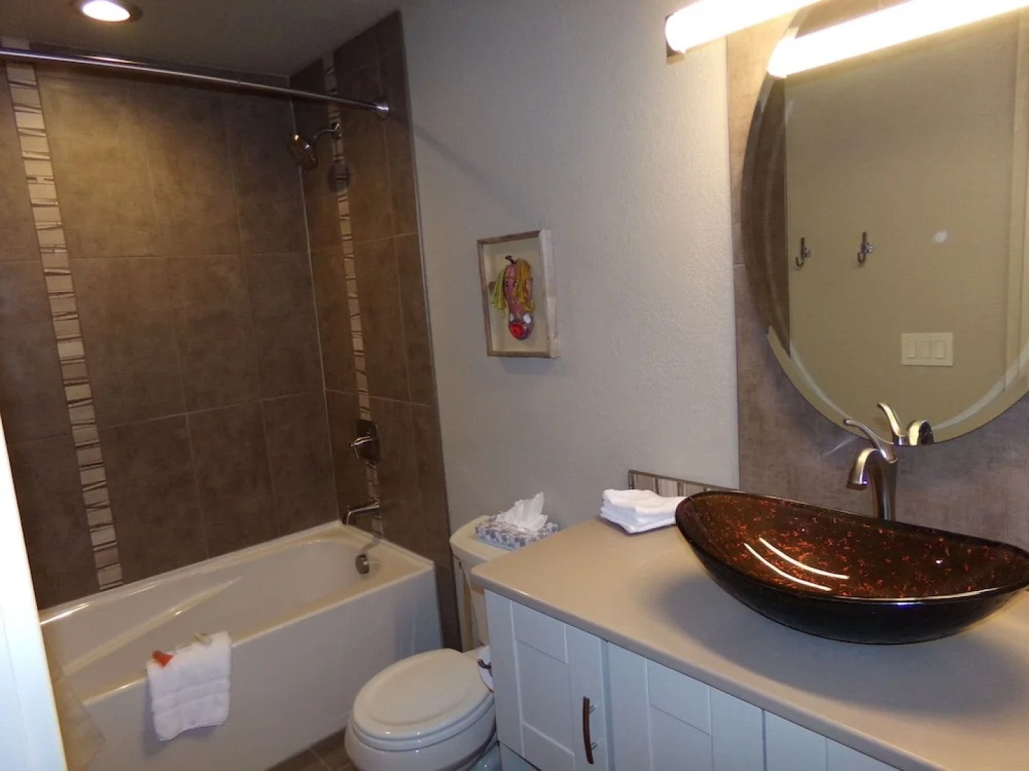 Lake Cliffe 2 Bed 2 Bath Views - 2 Br condo by RedAwning