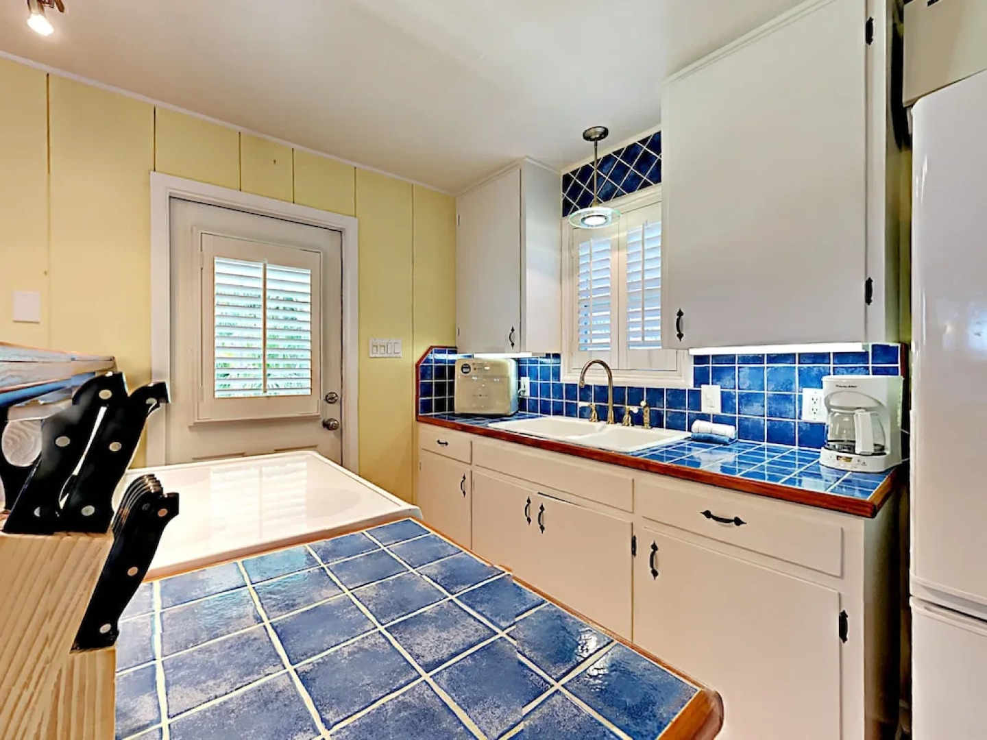 Breezy Cottage - One Bedroom Home