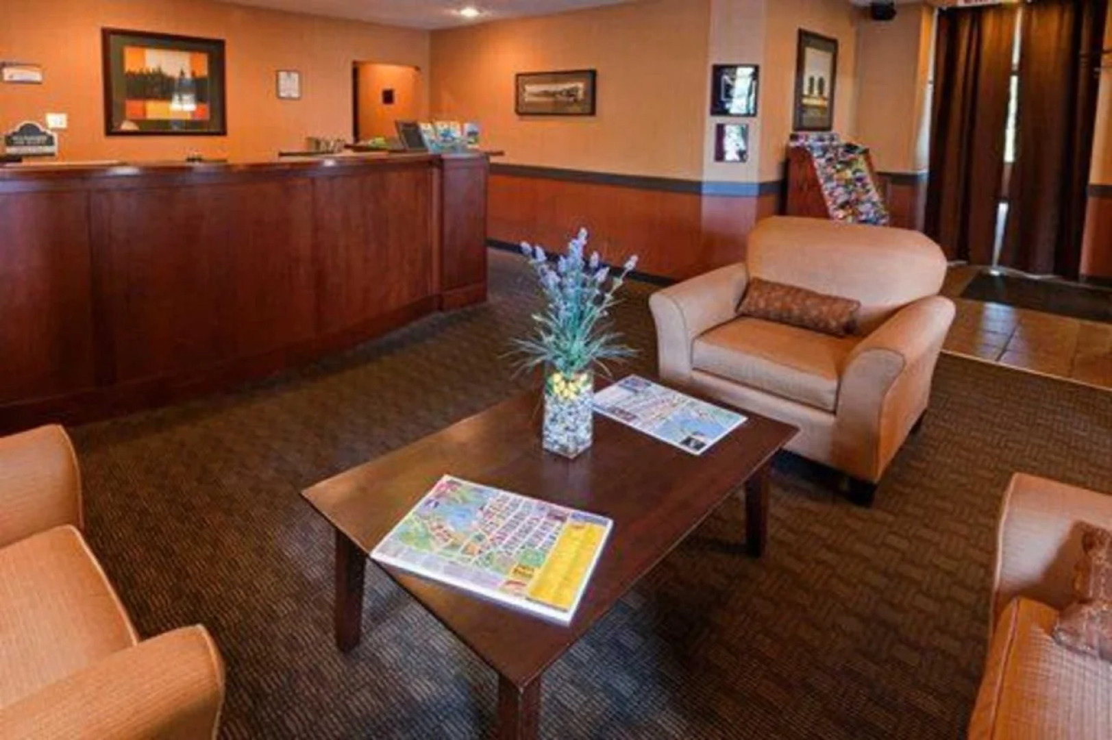 Econo Lodge Inn & Suites