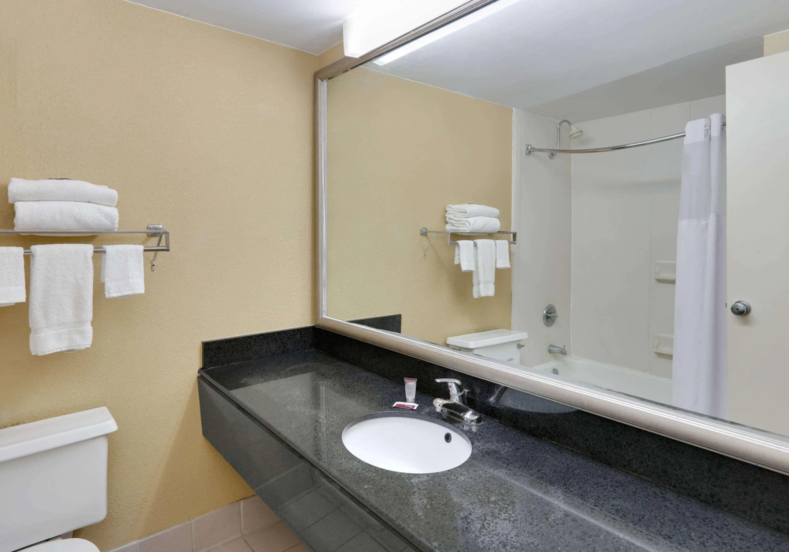 Ramada by Wyndham Texarkana