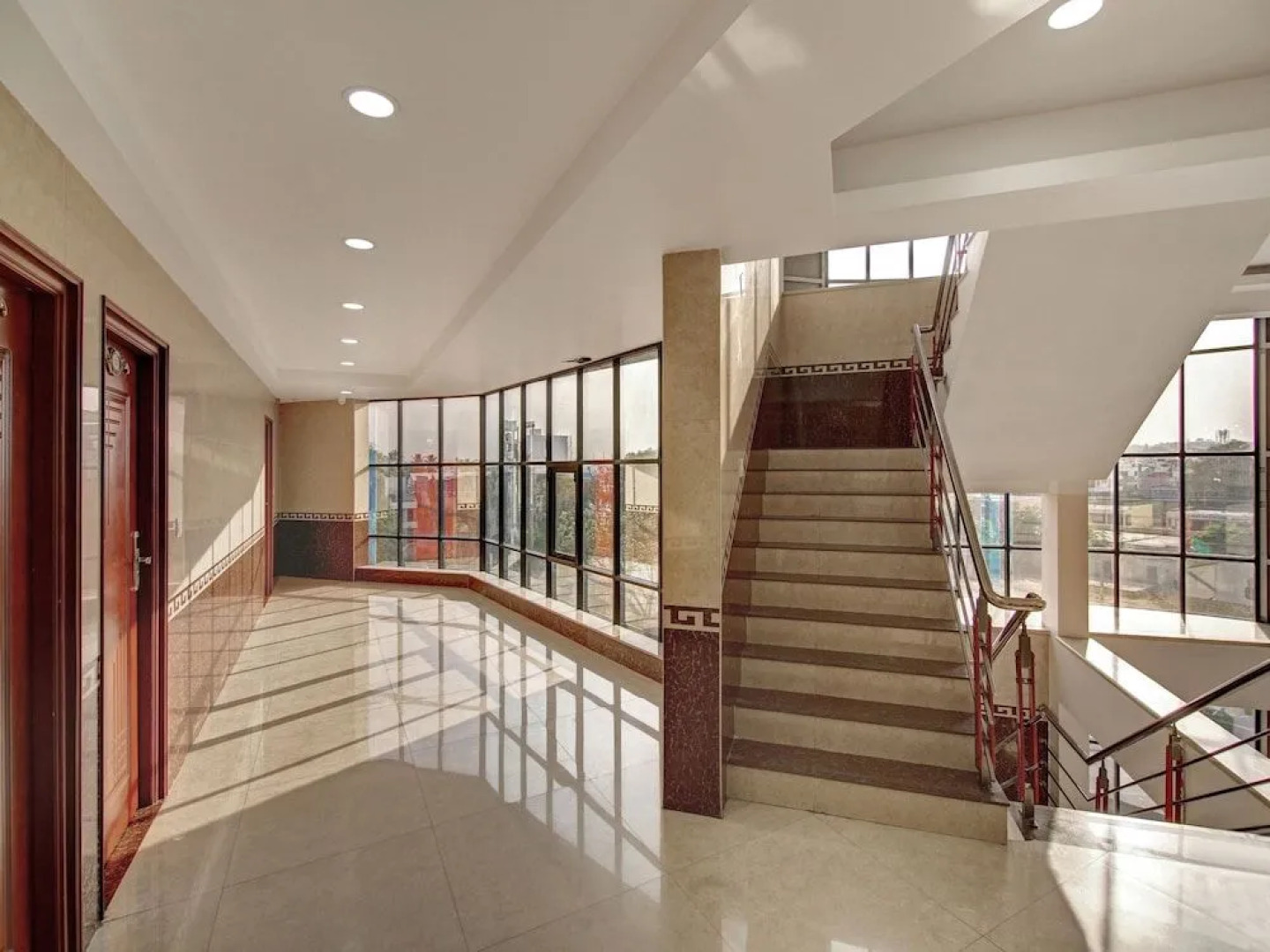 Oyo 30562 Ni Ambaari Elite