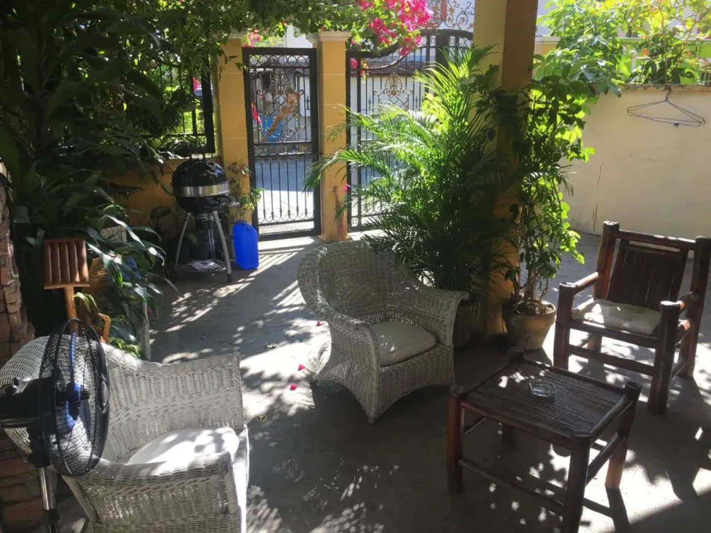 Chona and Christophe Guesthouse - Cavite