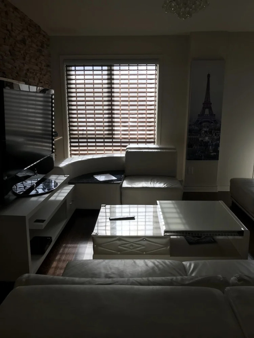 Laval centre apartment