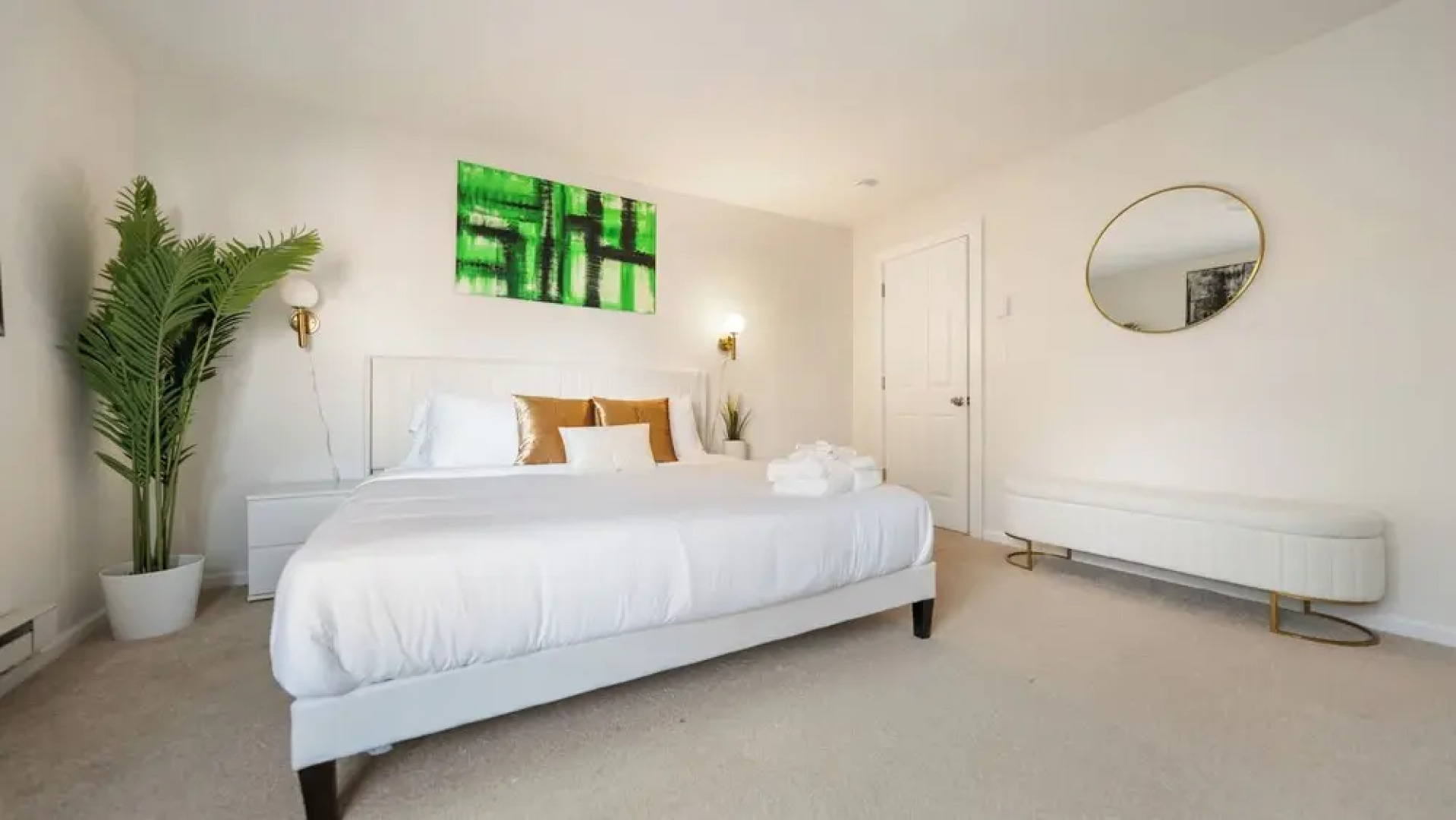 Ultra-Modern Luxe Sleek & Stunning Stay