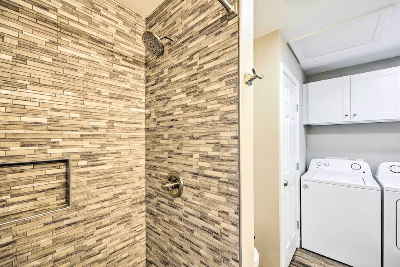 Eureka Springs Area Home w/ Porch, Grill!