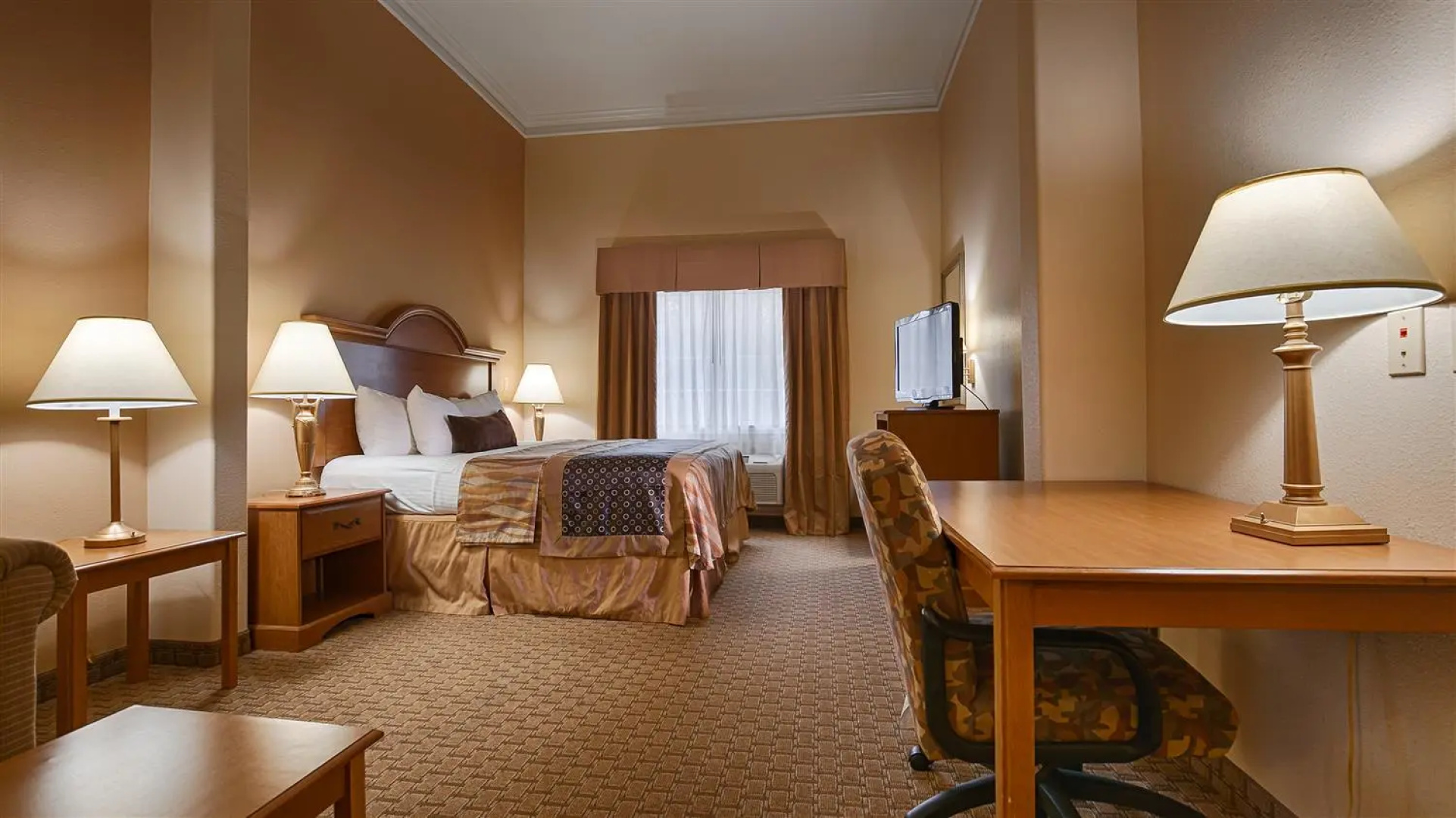 Best Western Plus New Caney Inn Suites