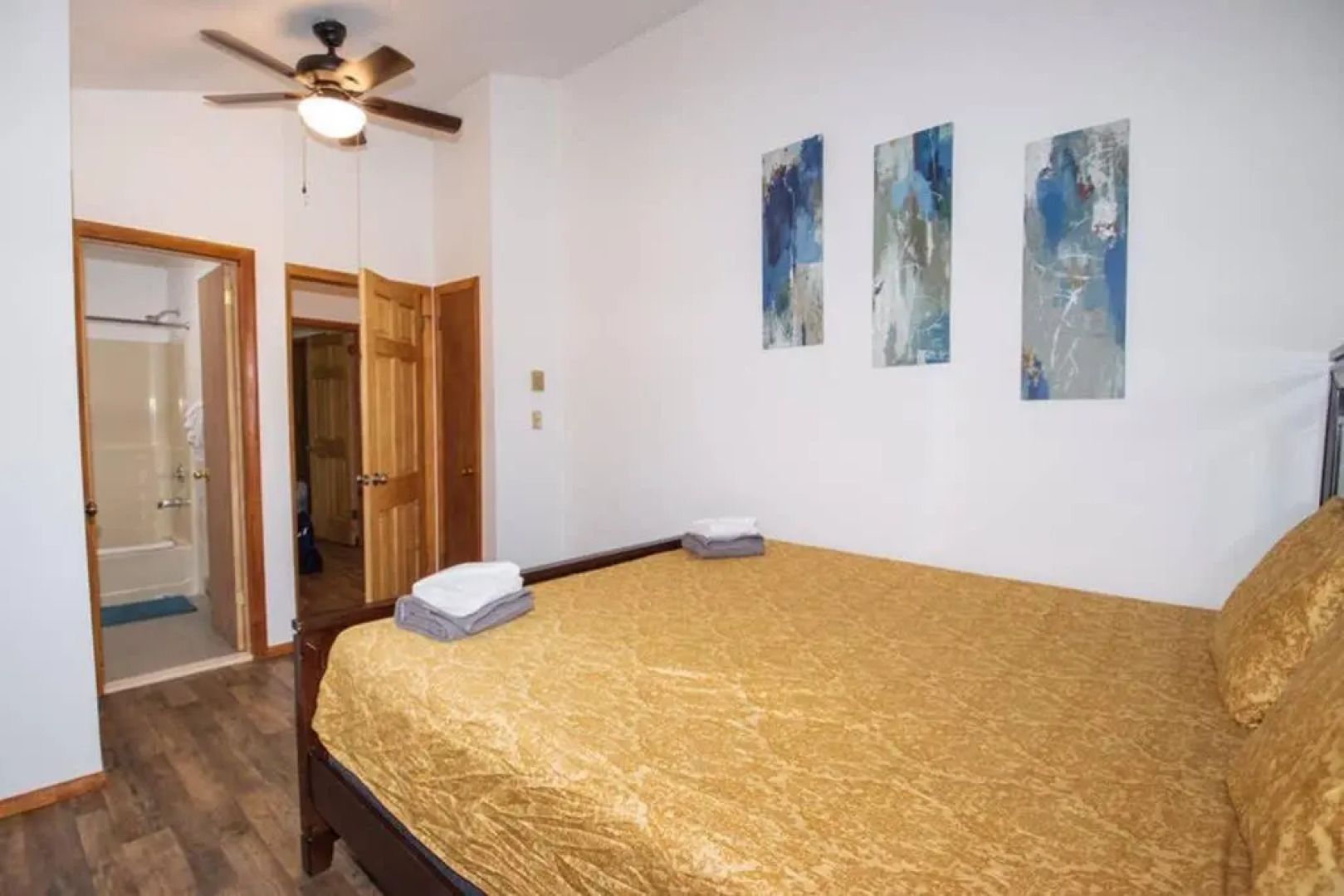 Entire 3 Bedroom Adventure Chalet, Near the best of the Poconos