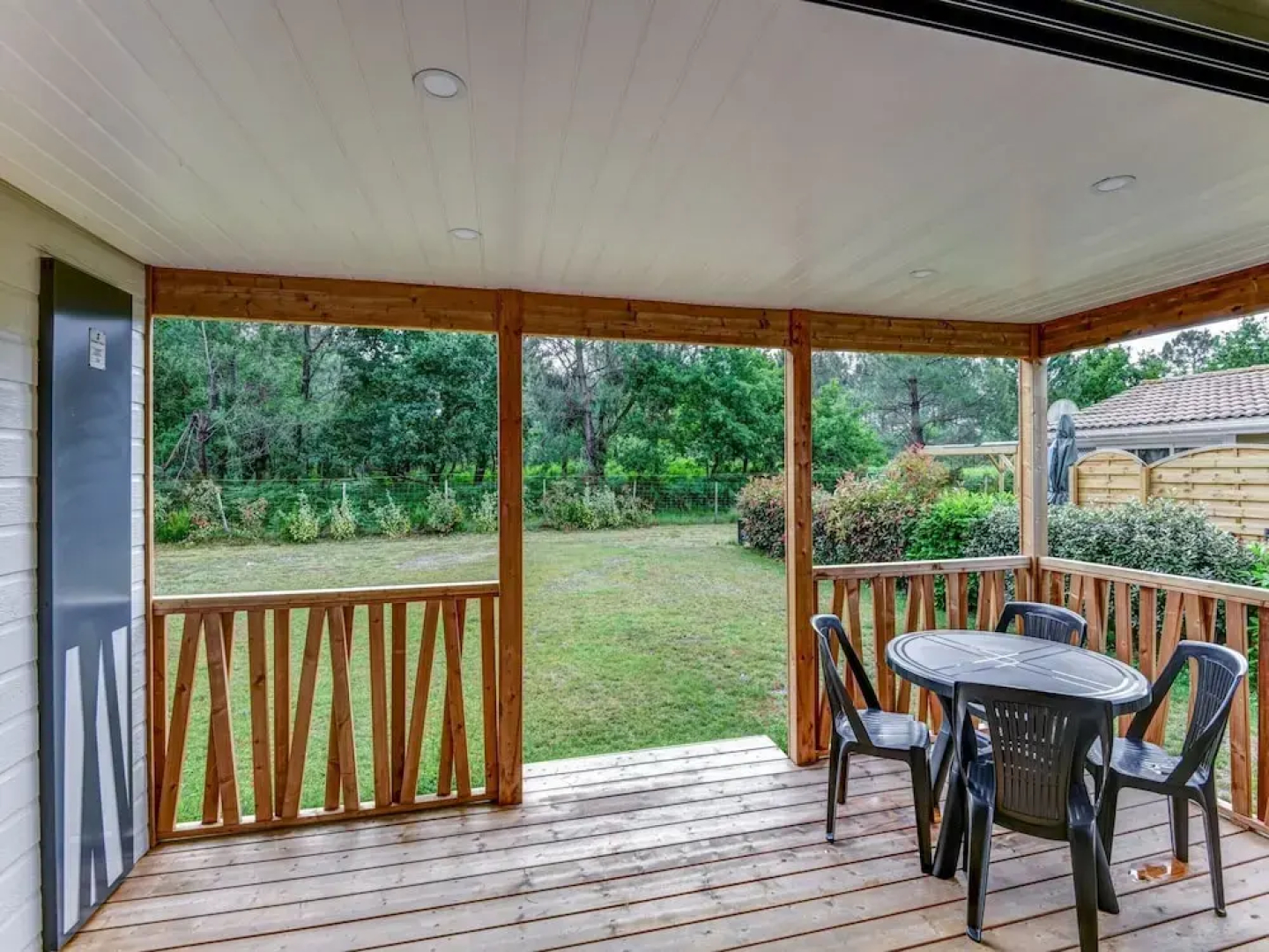 Secluded Chalet in Hourtin With Swimming Pool