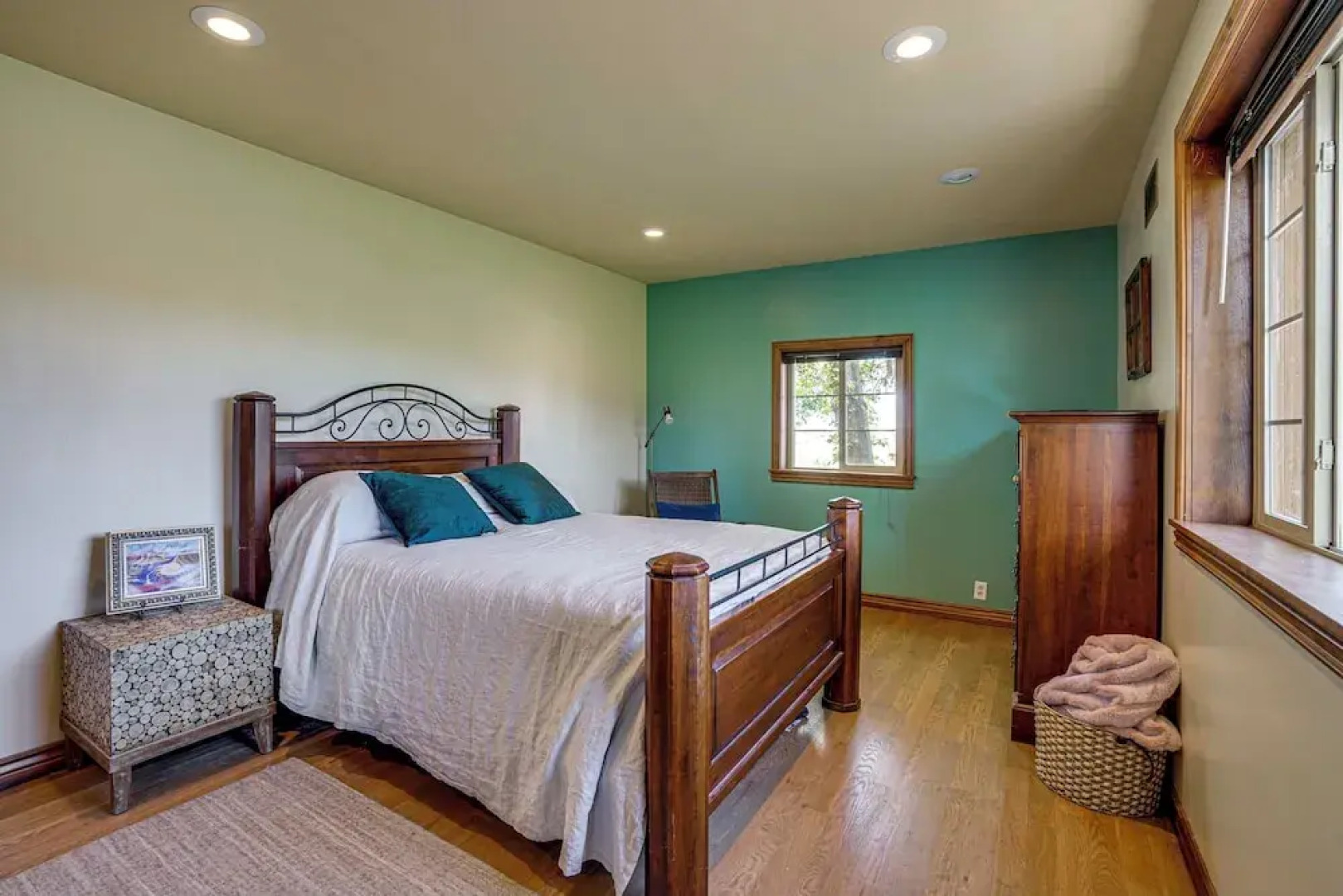 14 Mi to Main Street Moab: Cabin w/ Hot Tub Access