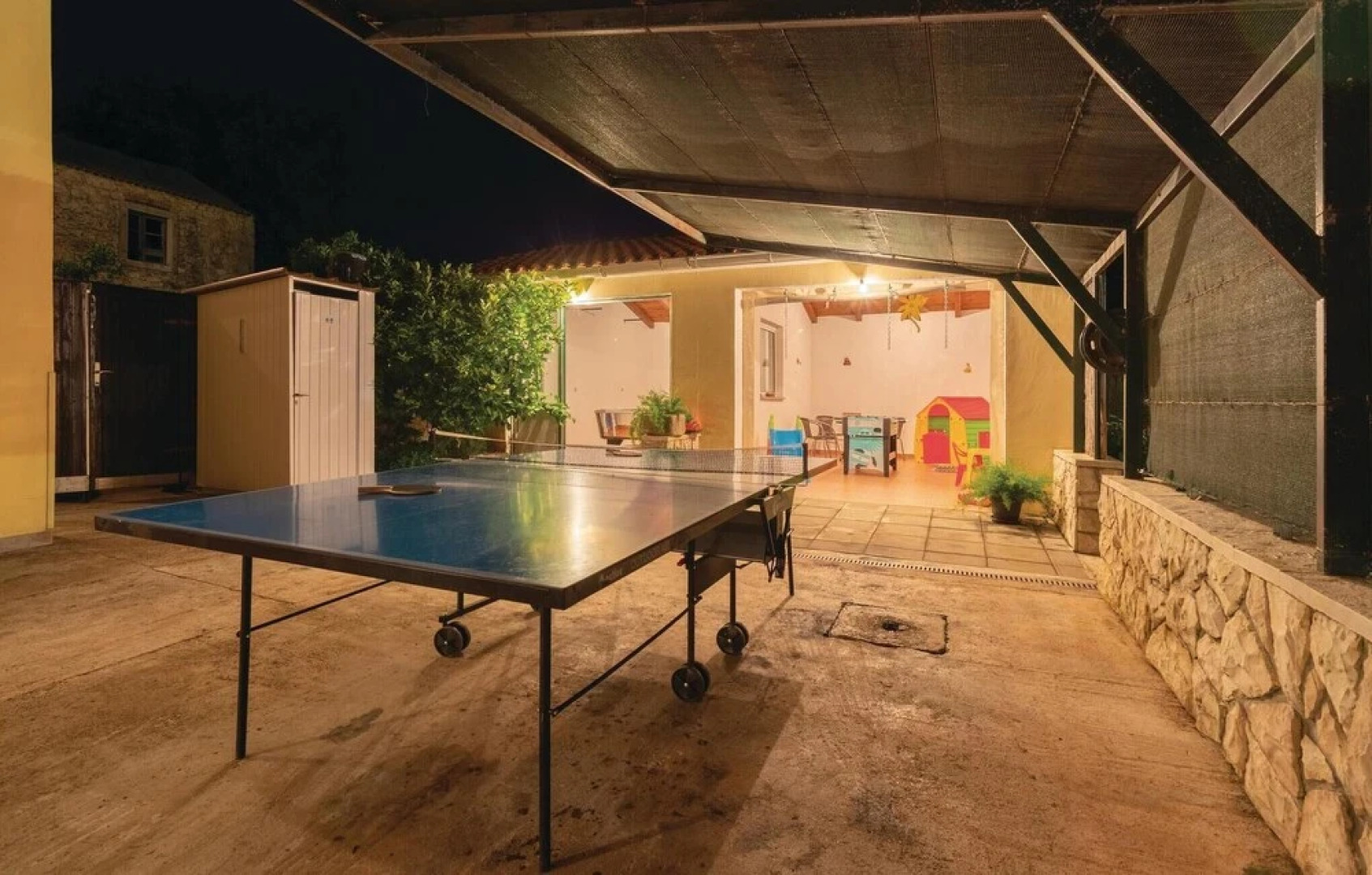 Beautiful Home in Banj With Wifi and 5 Bedrooms