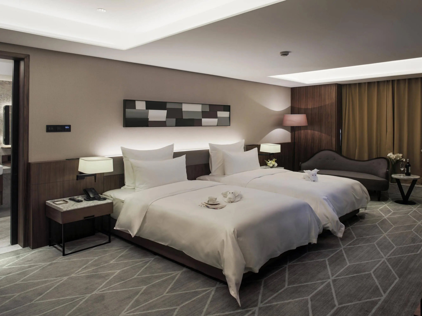 The Lotus Hotel Chongqing