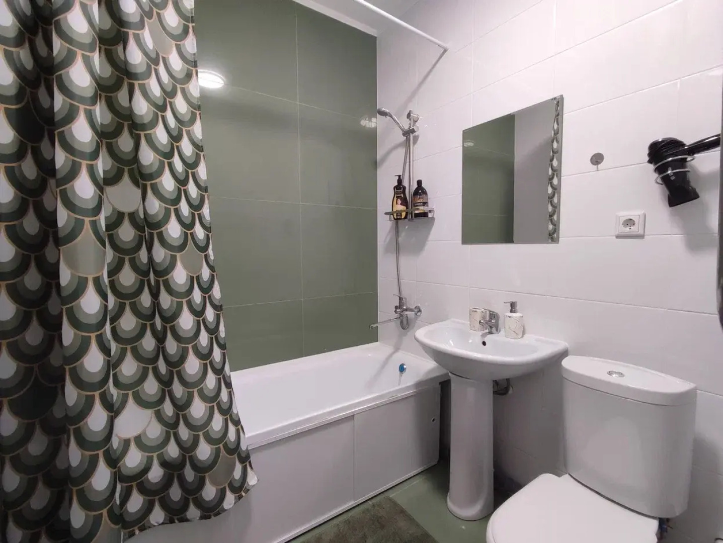 Атмосфера на Улице Карпинского 50