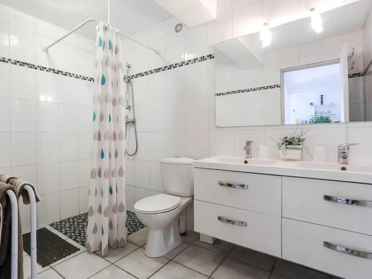 Snug Holiday Home With Terrace, Garden, Garden Furniture