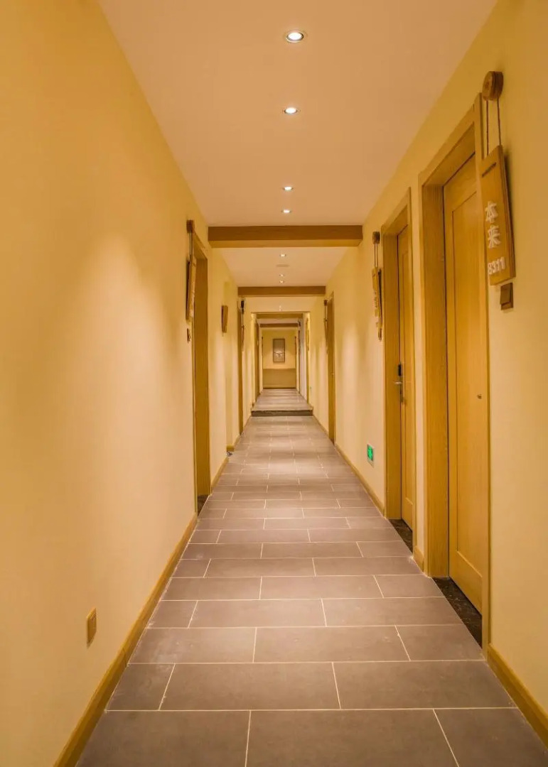 Ancient Street No.5 Youth Chic Hotel