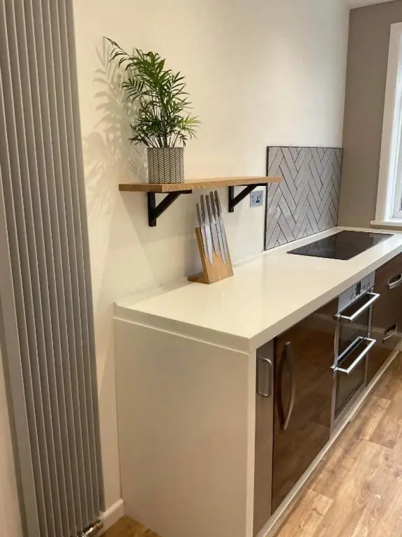 The Clock Tower Apartment - Large, Modern, 2 bed apartment, Southsea with Free parking - sleeps 4