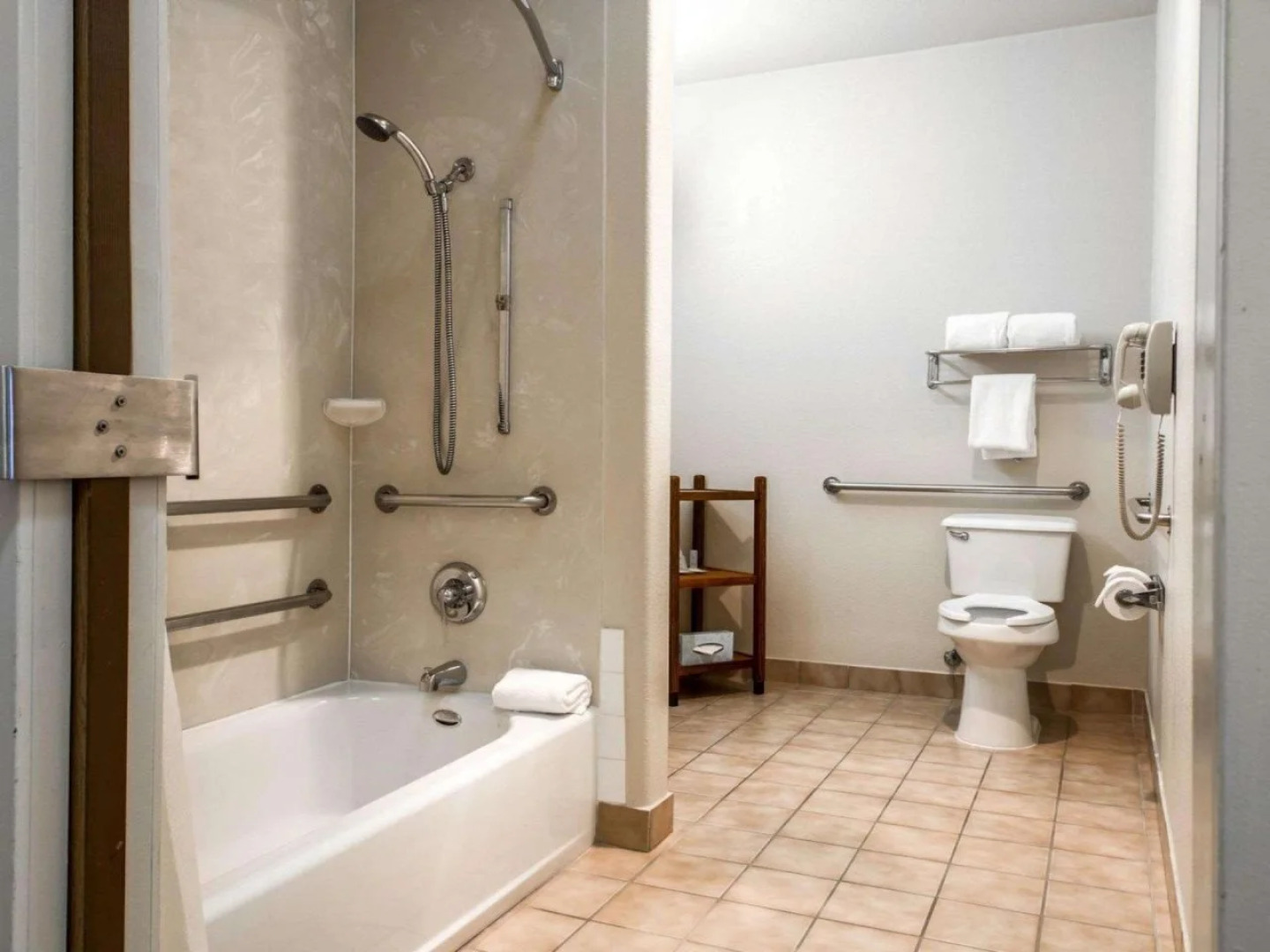 Comfort Inn & Suites Oakland Airport