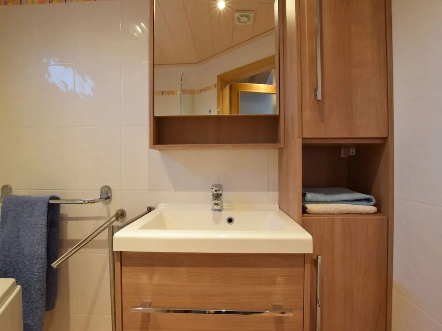 Comfortable Cottage Near Lake Cherapont