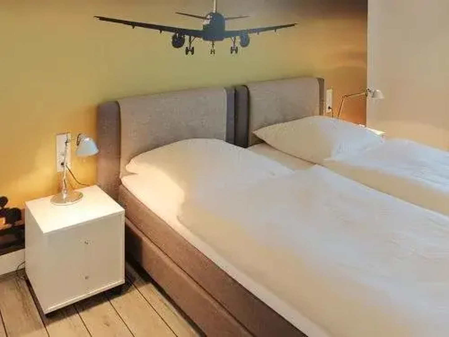 JU52 Restaurant Hotel Lounge