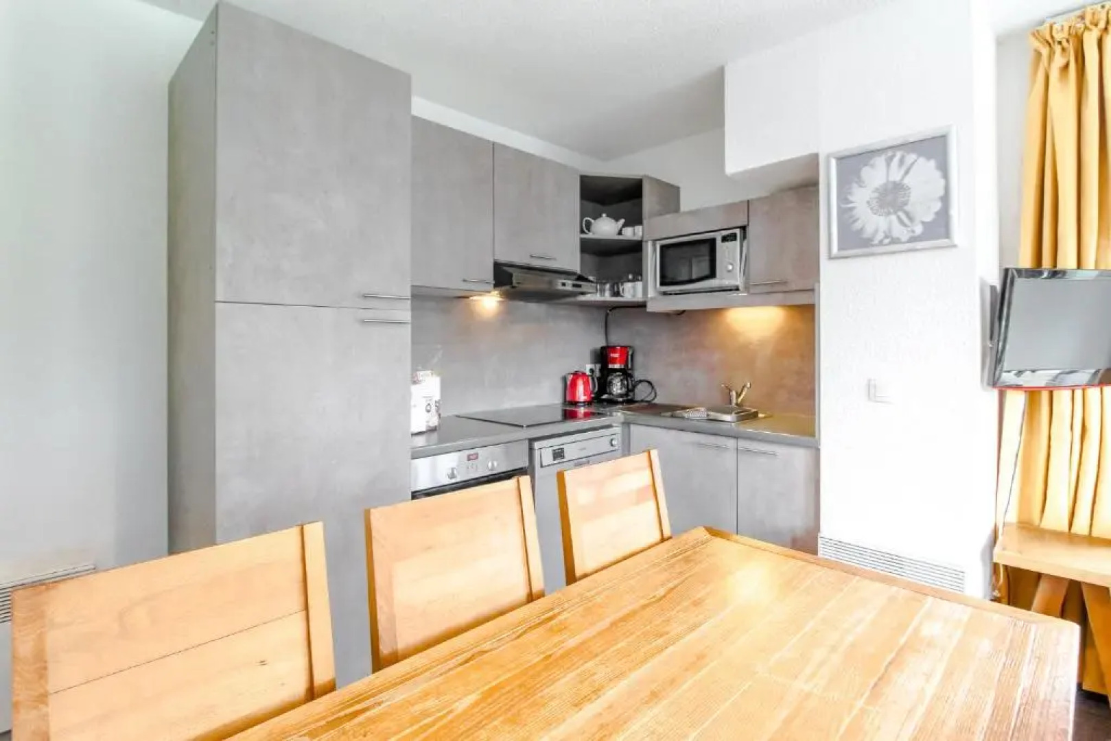 Penthouse 3-bedroom apartment, mountain views, large terrasse, piste access