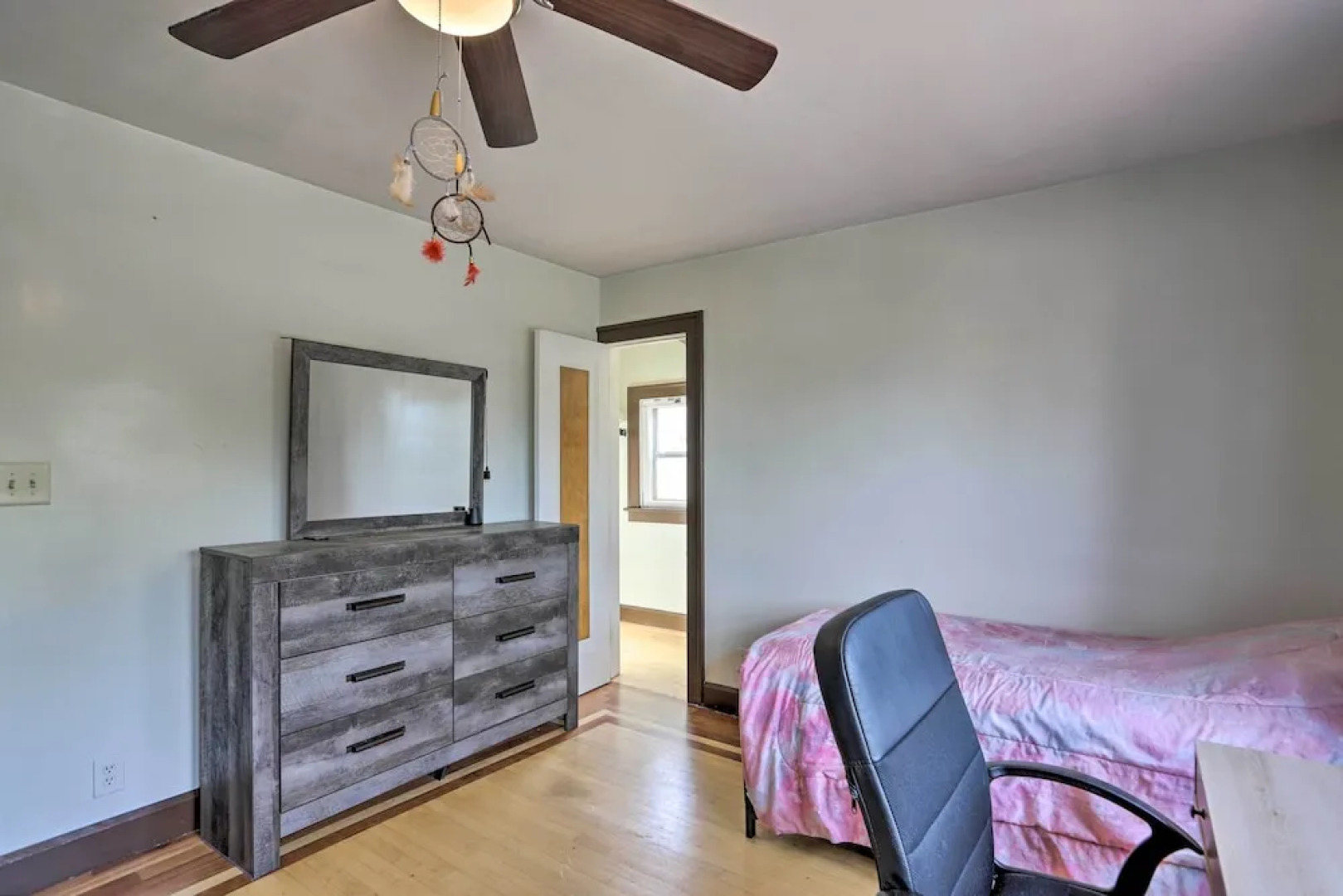 Cleveland Area Home w/ Deck < 10 Mi to Dtwn!