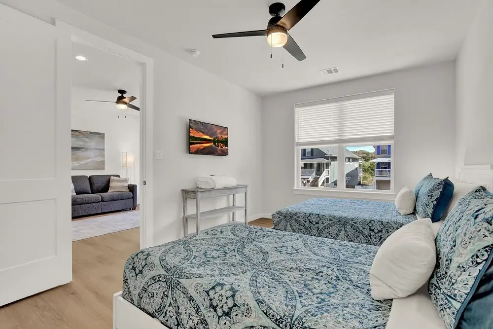 Stunning Lake Home W/pool-beach-gym-boat Access