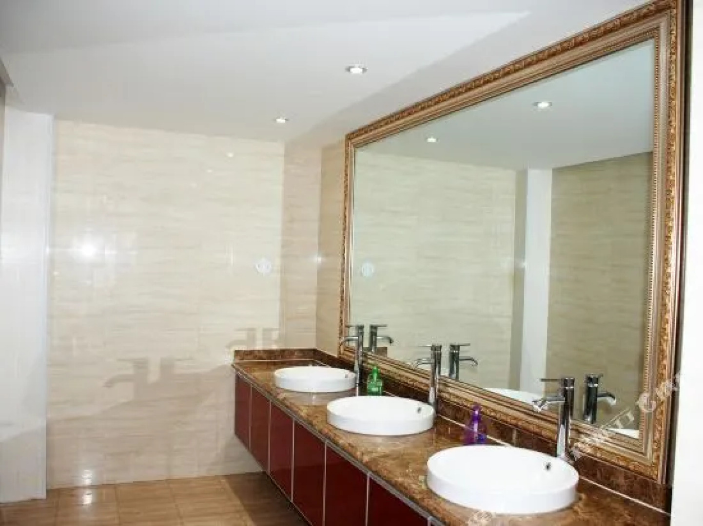 Hexie Rentong Business Hotel