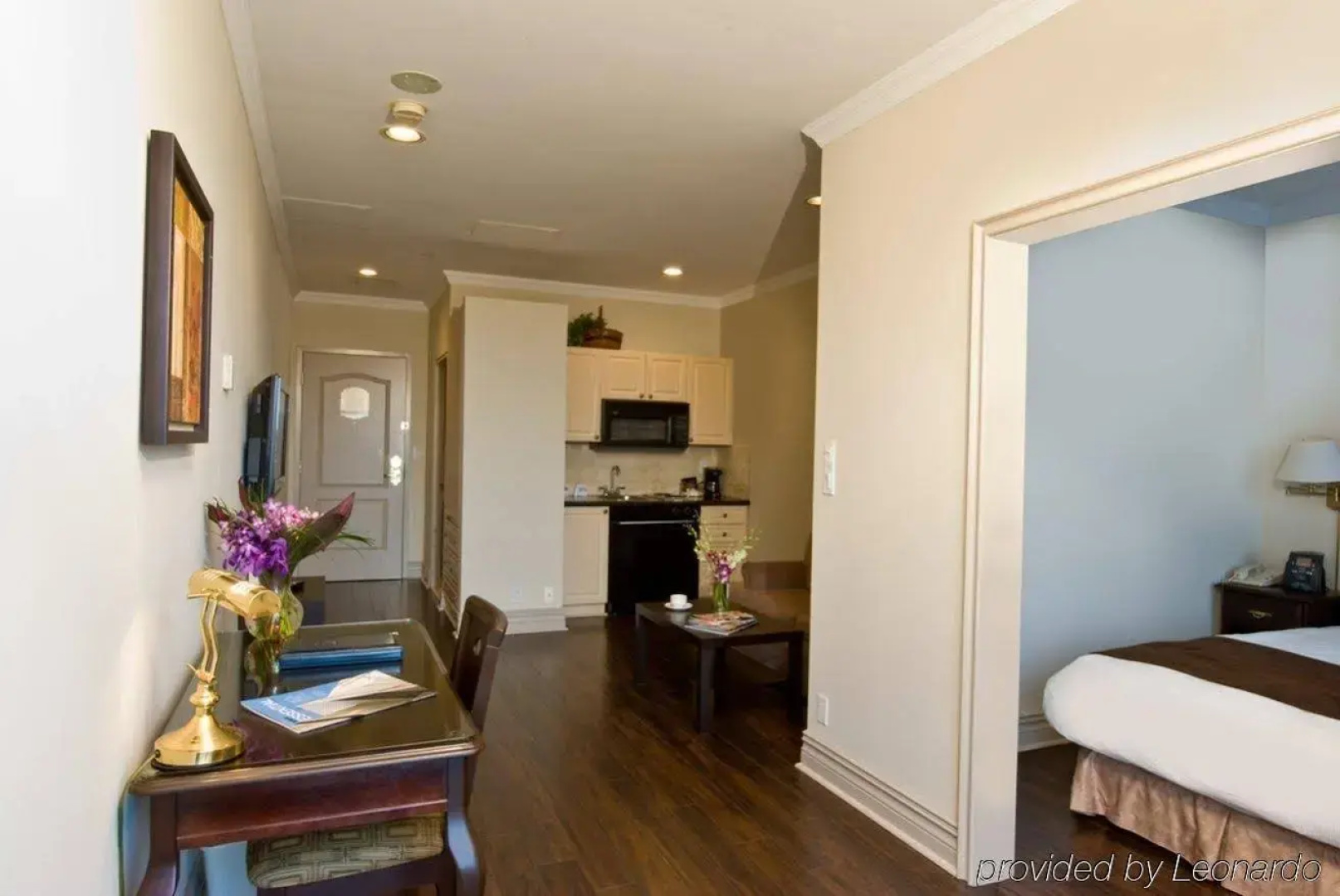 Grand Hotel & Suites