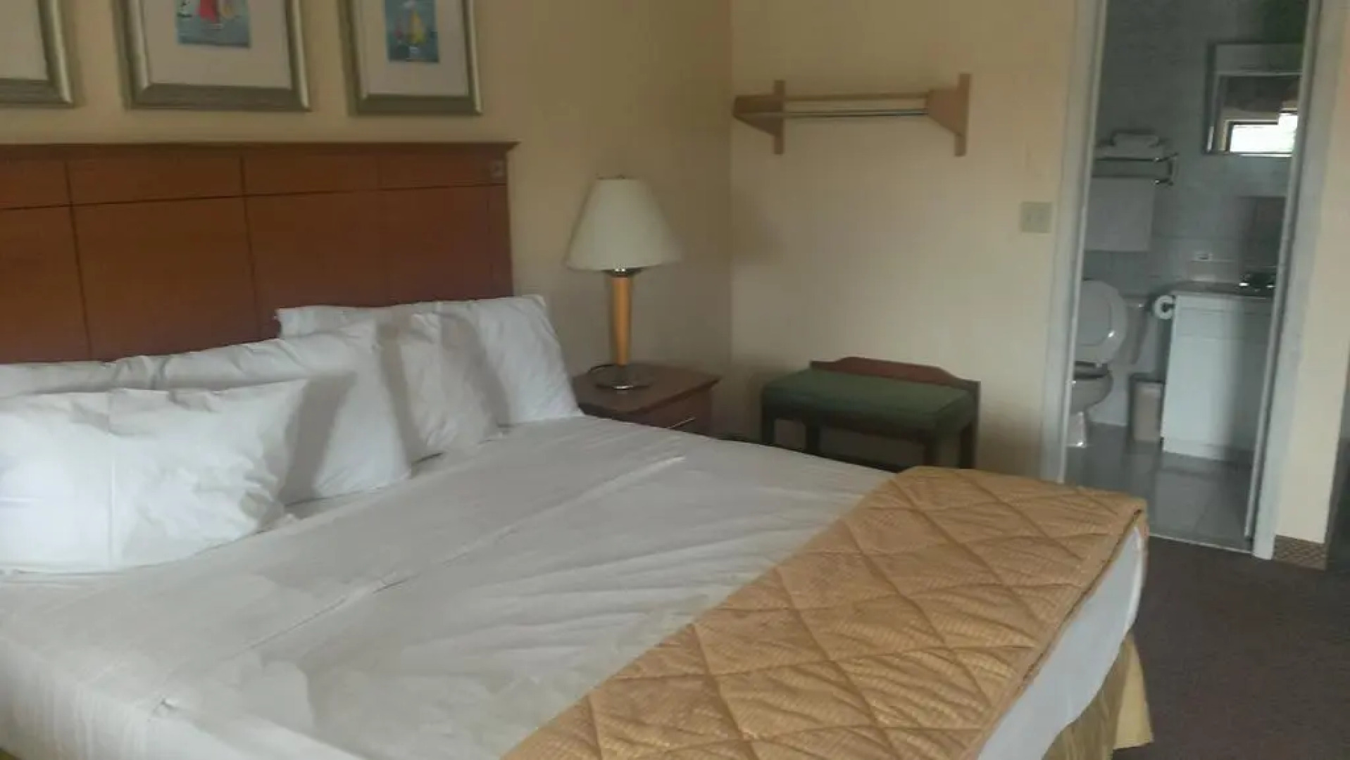 Naugatuck Motor Lodge