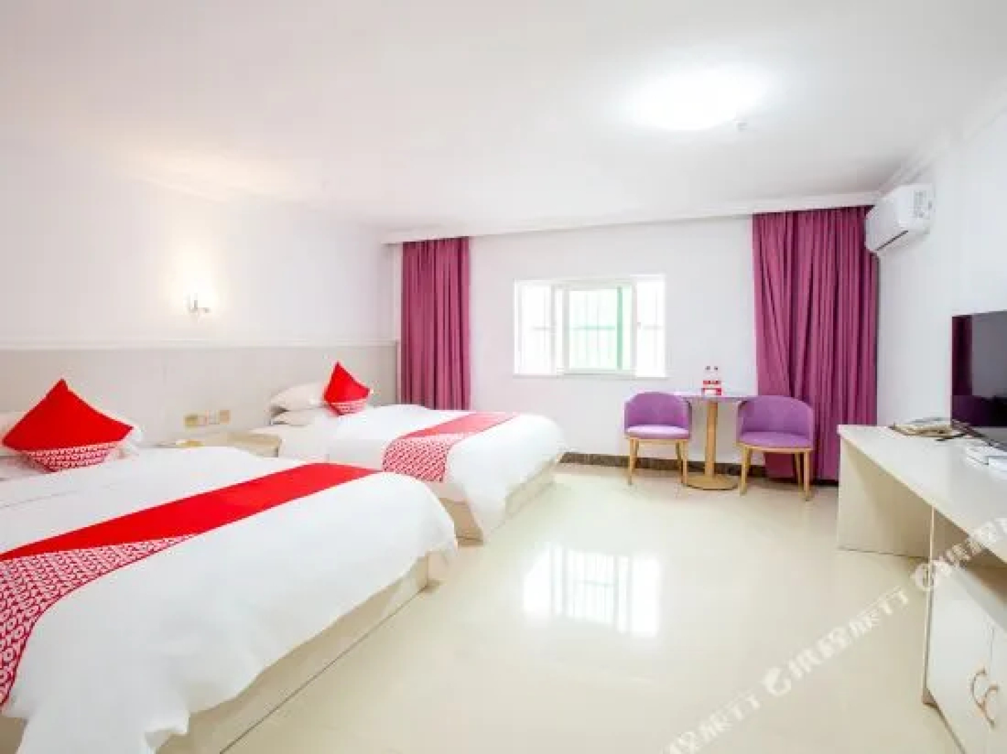 Hongfu Business Hotel (Wanlong City Shopping Center Branch, Heyuan Station)