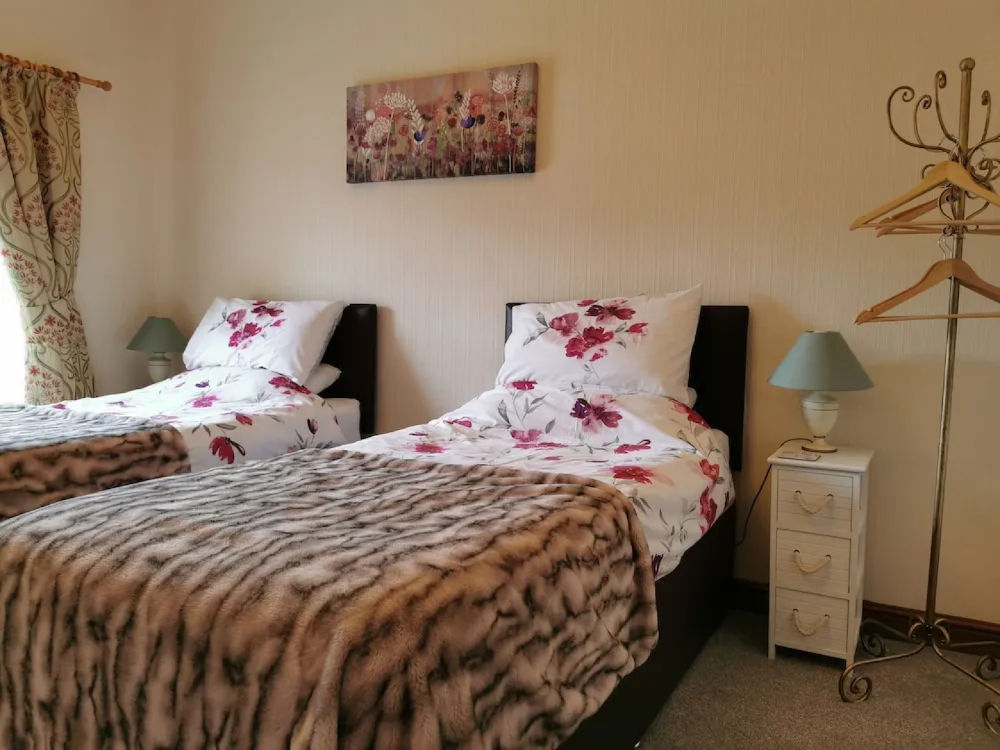 Pathways Holiday Cottage a Delightful 18th Century Stone Cottage in Derbyshire