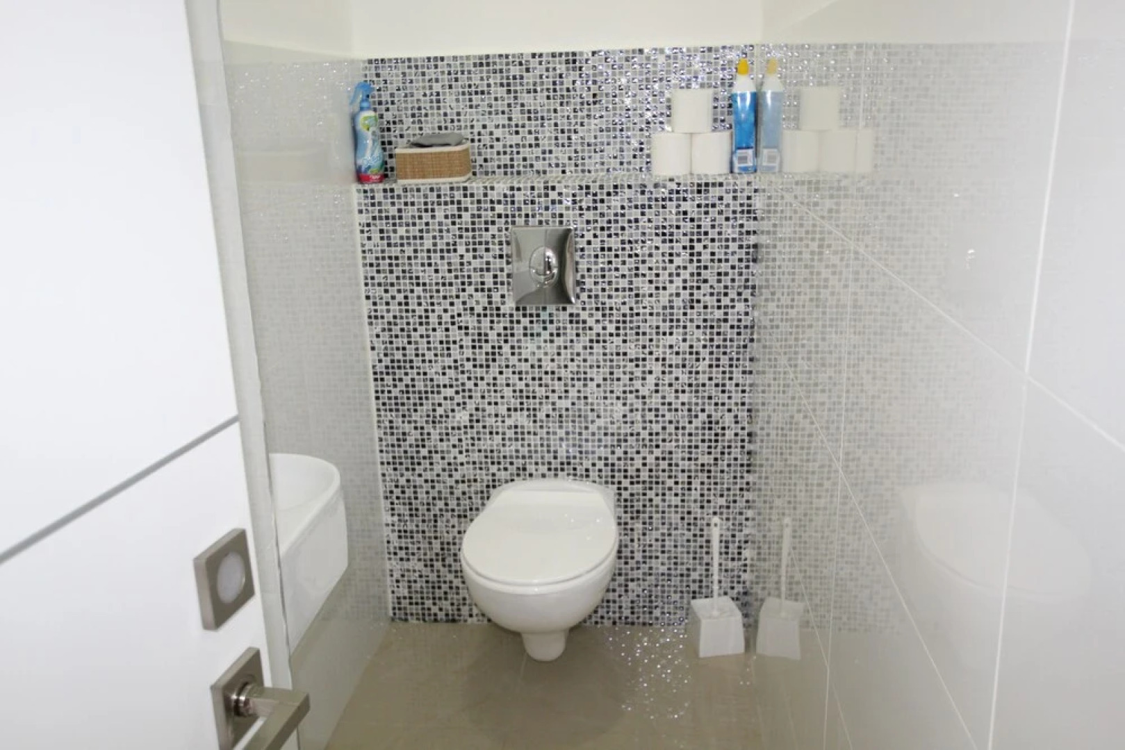 The Seasons King David apartment