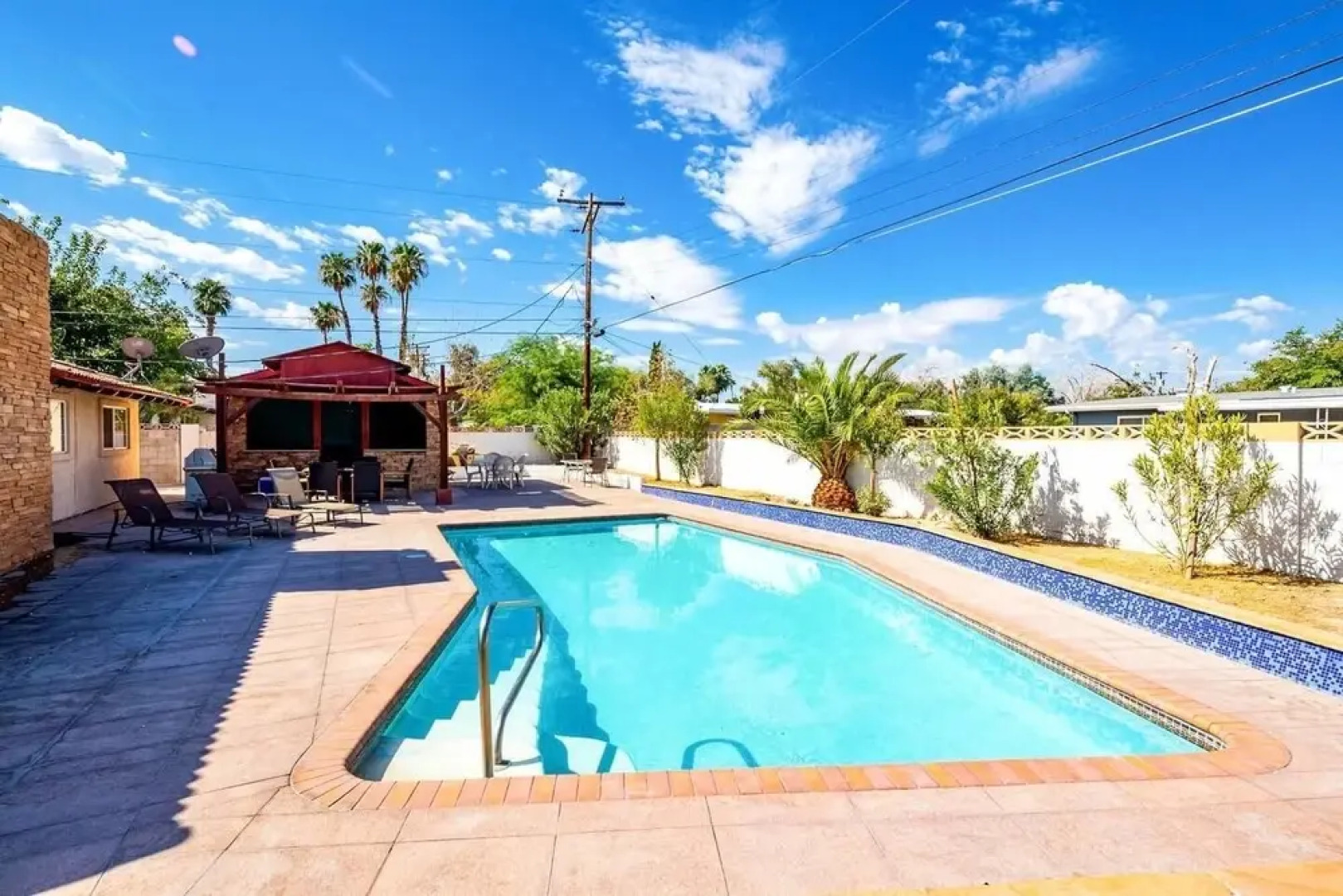 Las Vegas Elegance! Pool Table & Sparkling Pool!