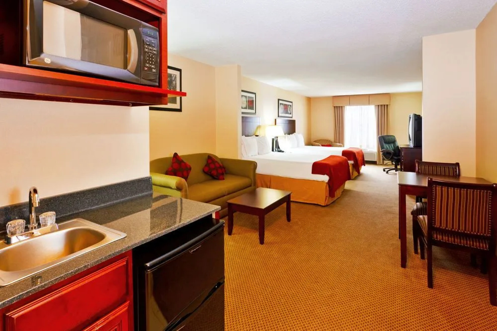 Holiday Inn Express & Suites Dickson by IHG