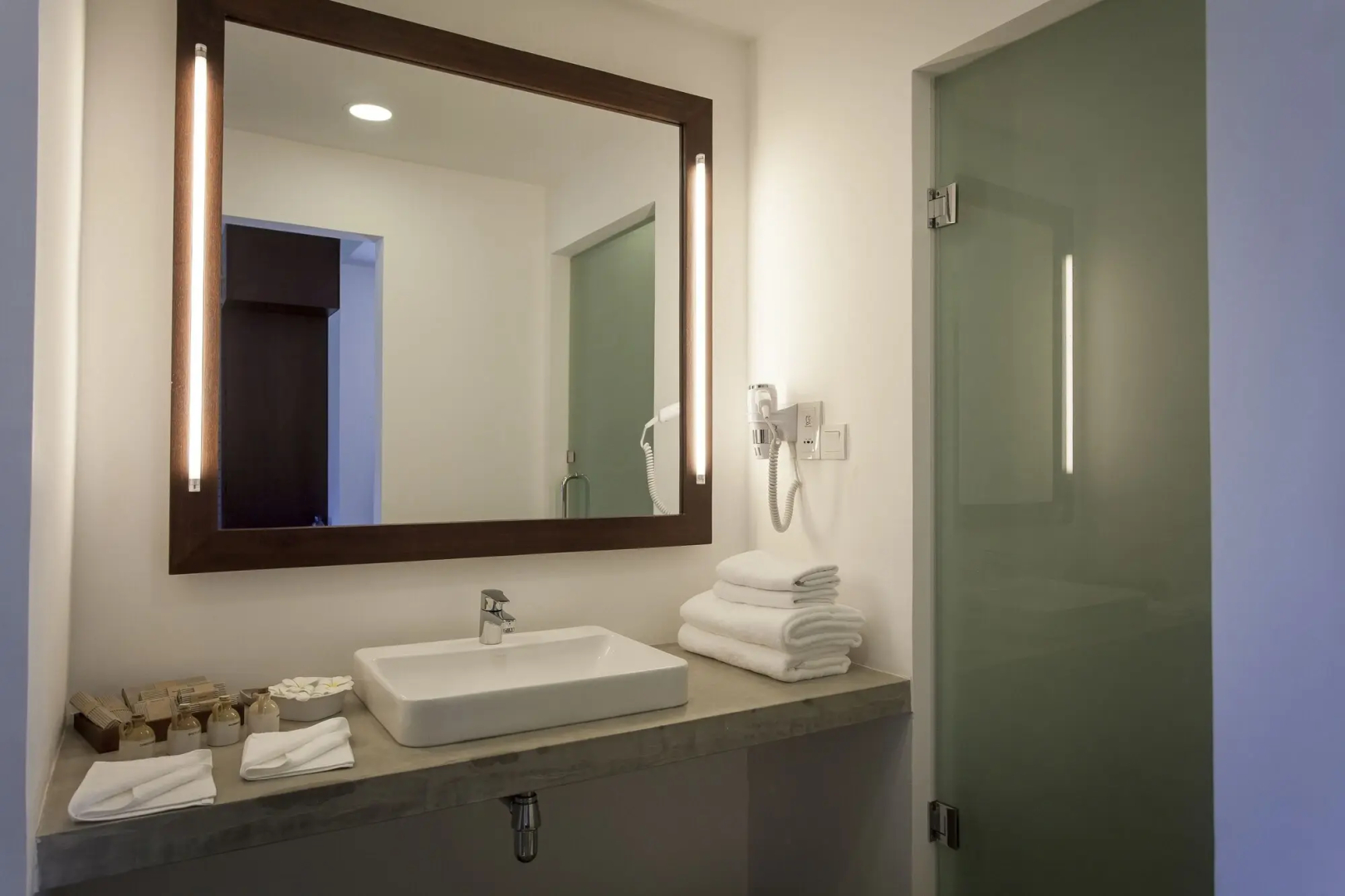 Отель The Calm Resort & Spa