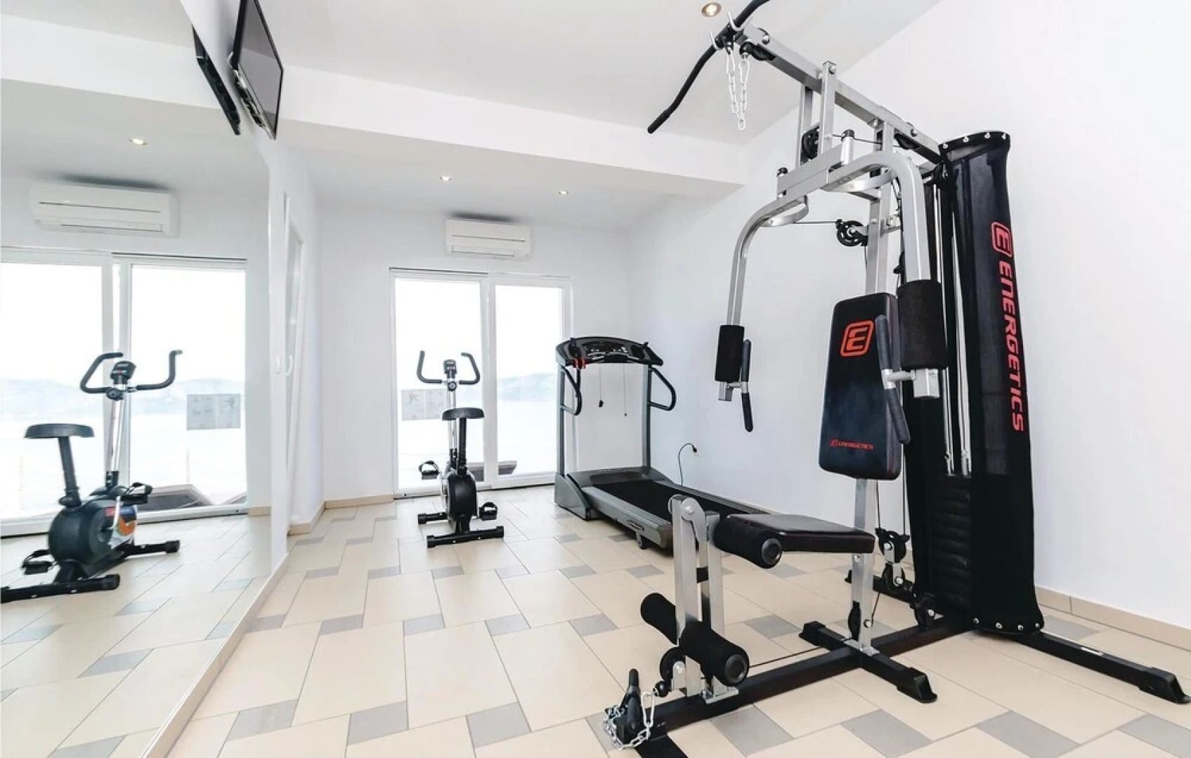 Nice Home in Sreser with Hot Tub, Sauna & WiFi