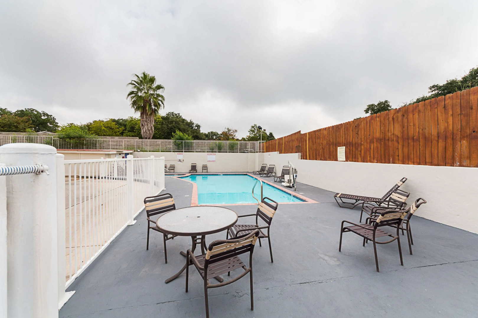 Motel 6 San Antonio, TX - Fiesta Trails