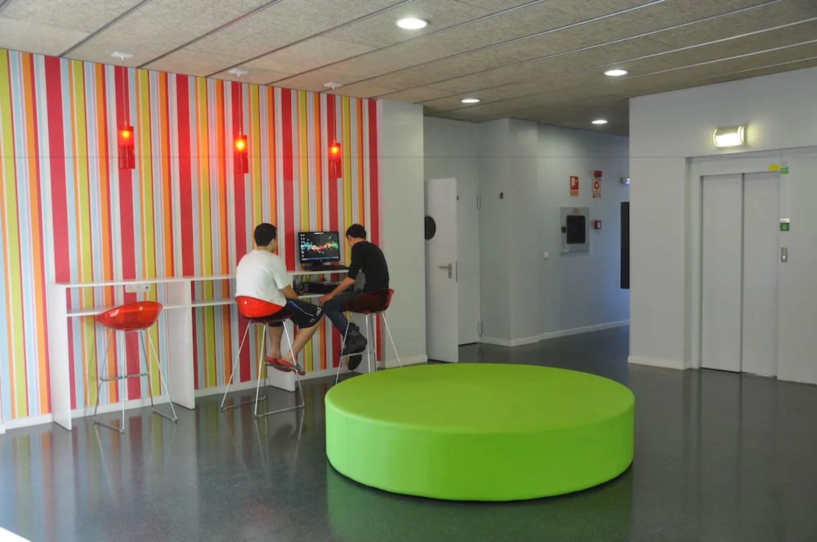 Residencia Universitaria Resa Tomás Alfaro Fournier - Centro Adscrito a REAJ - Campus Accomodation