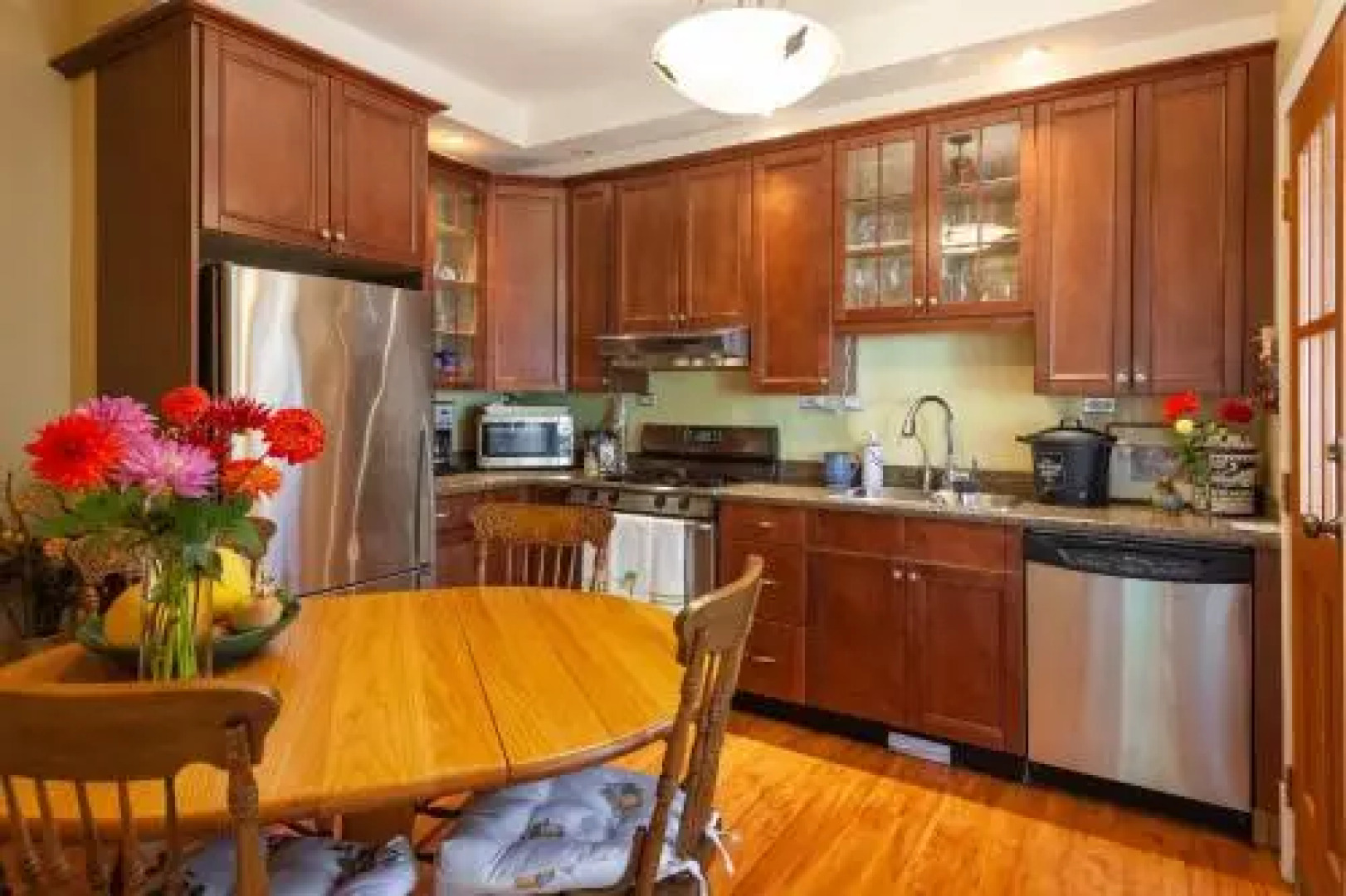Beautiful, Quiet 3BR in Posh Kitsilano