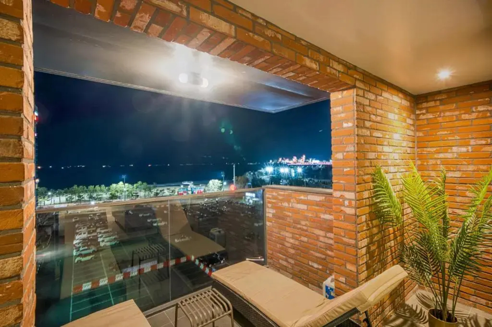 Pohang Terminal Brown Dot