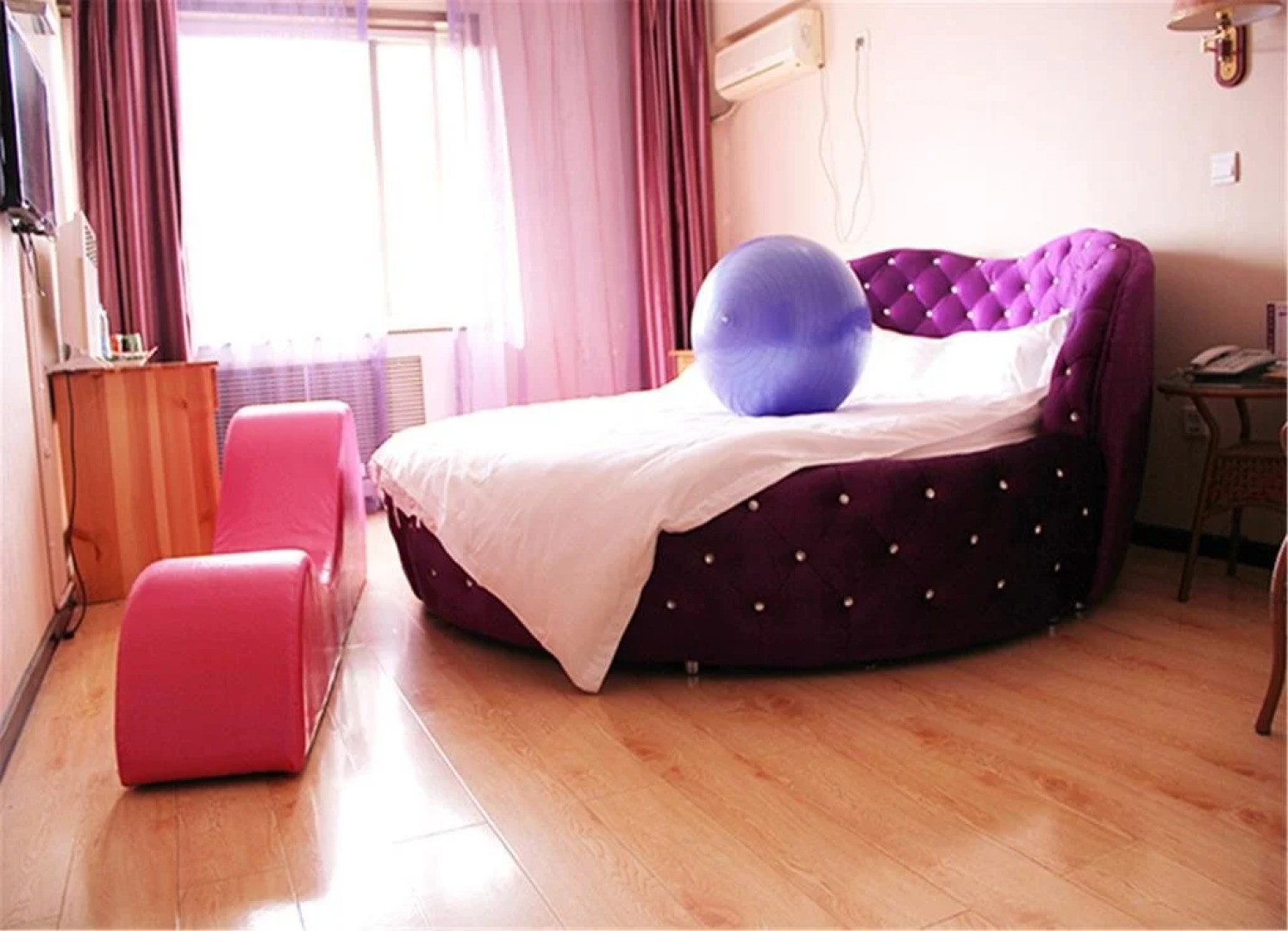 Chengde Xinhe 521 Theme Hotel