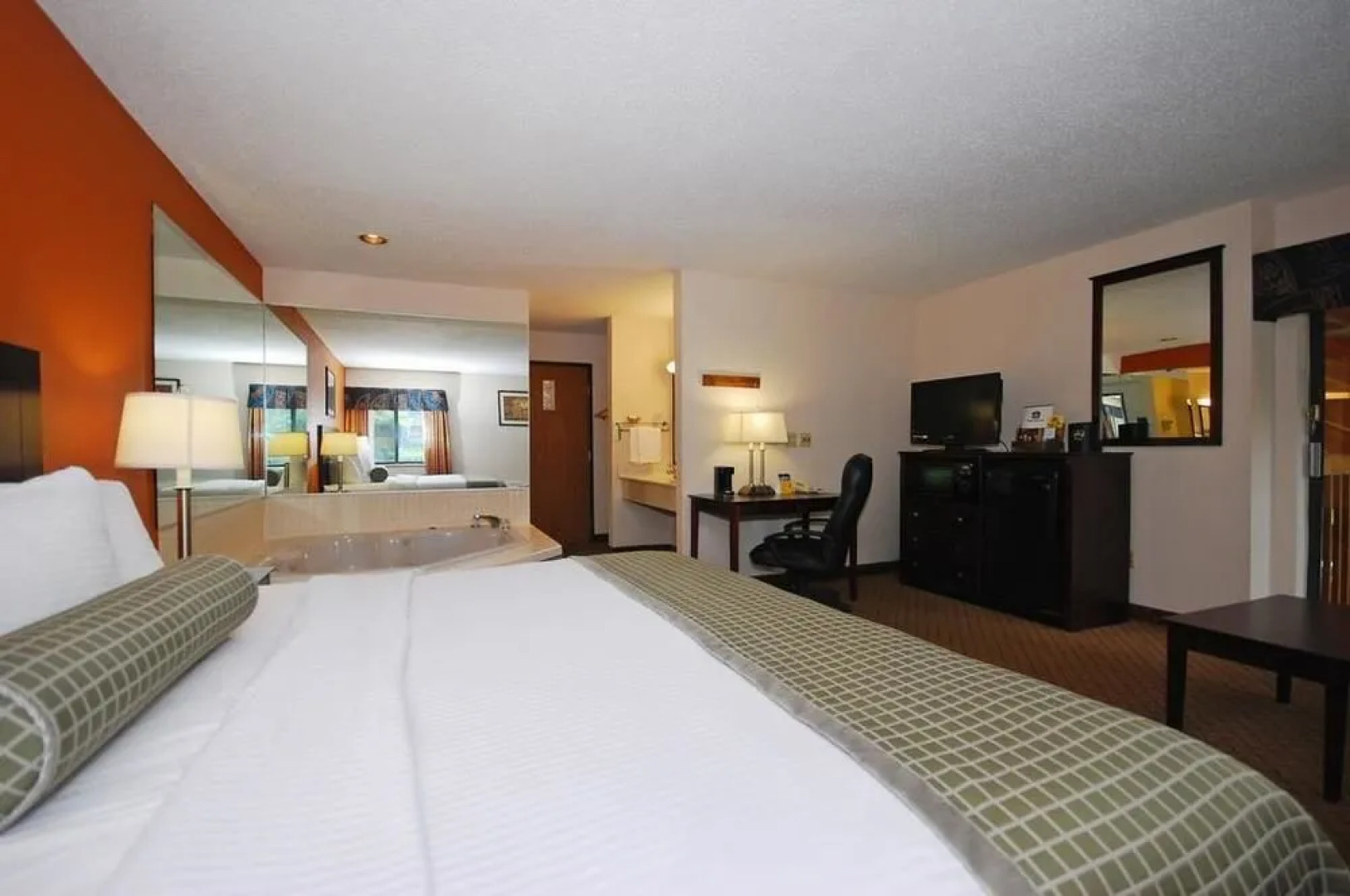 Baymont Inn & Suites Delaware