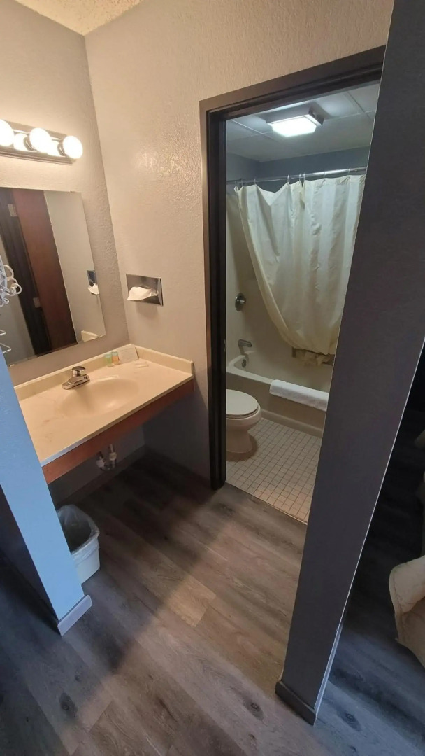 Belgium Inn & Suites