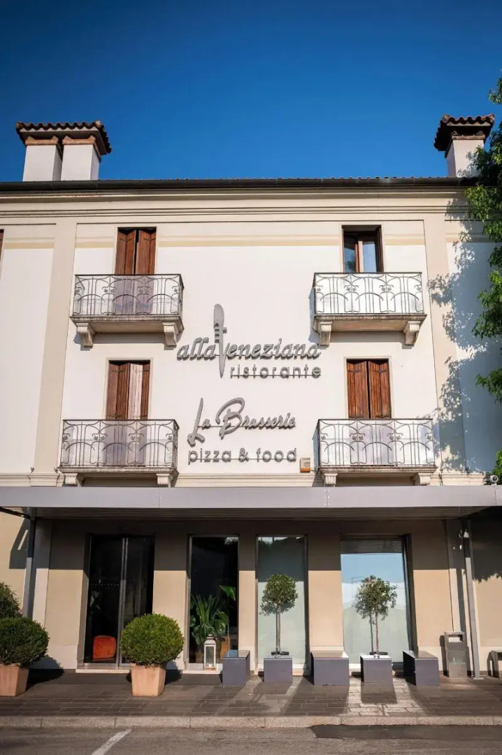 Sweet Hotel